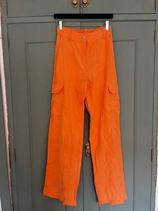 Pantalones cargo naranjas