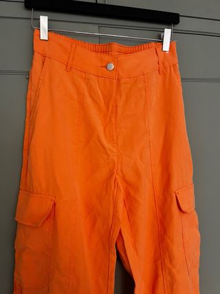 Pantalones cargo naranjas
