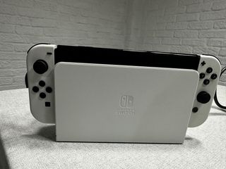 Nintendo Switch OLED + Mario Kart 8 deluxe 