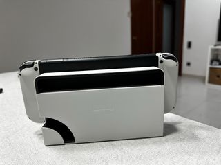 Nintendo Switch OLED + Mario Kart 8 deluxe 