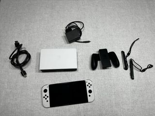 Nintendo Switch OLED + Mario Kart 8 deluxe 