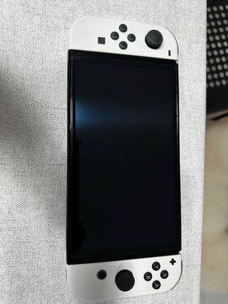Nintendo Switch OLED + Mario Kart 8 deluxe 