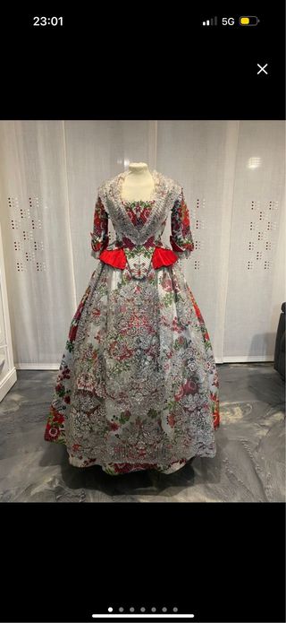 Traje de Fallera Adulta en perfecto estado 