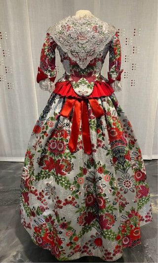 Traje de Fallera Adulta en perfecto estado 