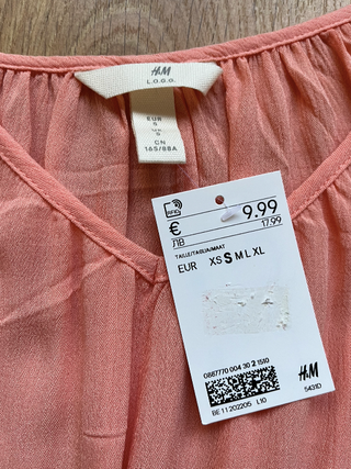 camiseta de tirantes naranja de H&M con etiqueta