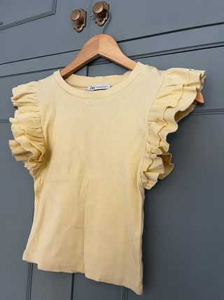 Top ZARA volantes amarillo