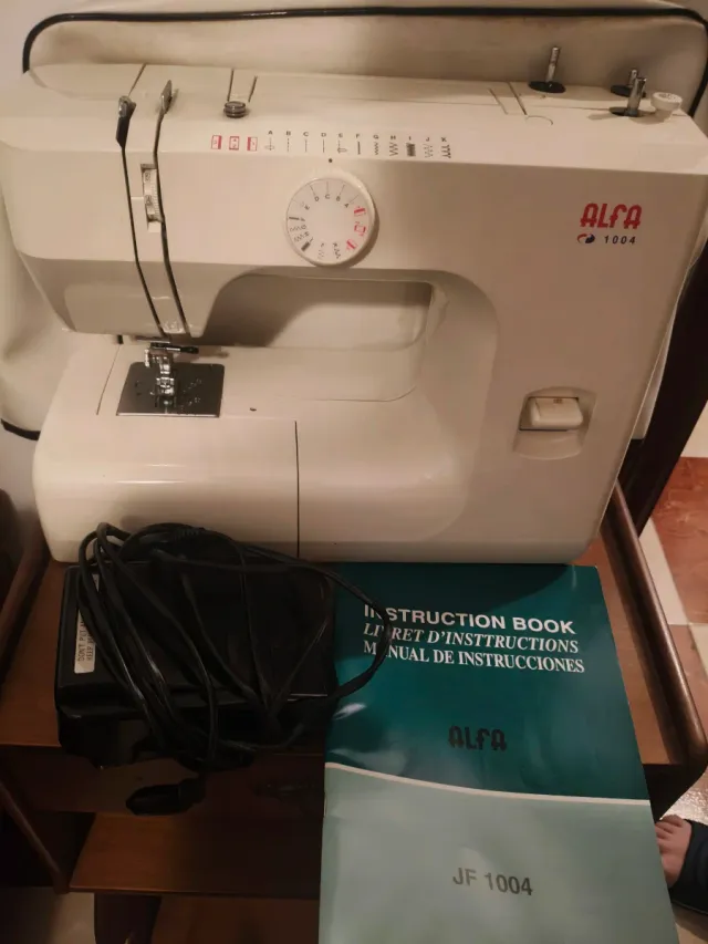 Máquina de coser Alfa 1004