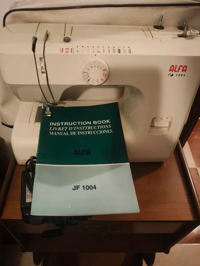 Máquina de coser Alfa 1004