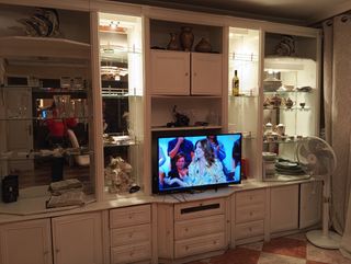 Mueble de salón blanco