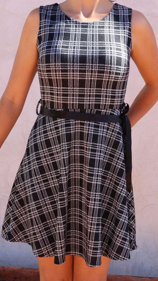 Vestido negro de cuadros talla M Colloseum