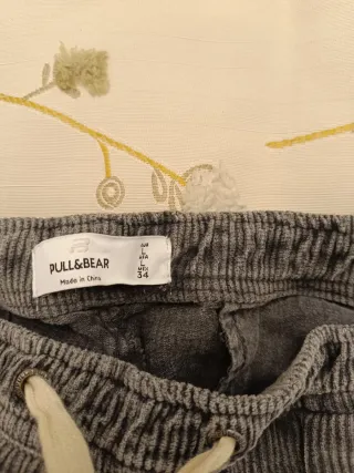 Pantalón gris Pull and Bear