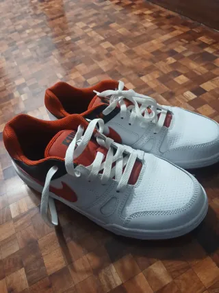 Zapatillas Nike Blancas y Rojas Poco Uso