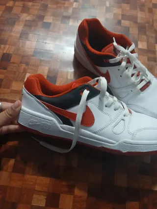 Zapatillas Nike Blancas y Rojas Poco Uso