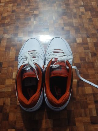 Zapatillas Nike Blancas y Rojas Poco Uso