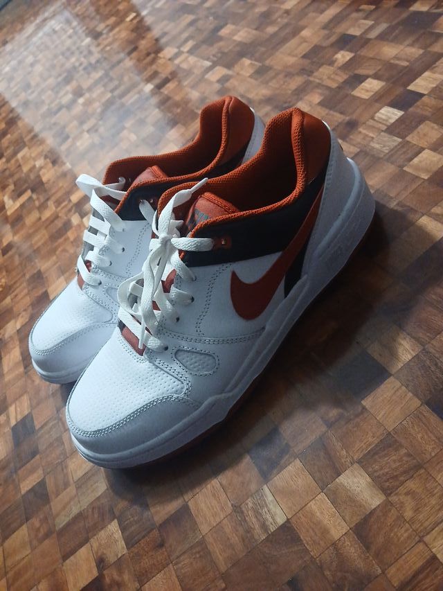 Zapatillas Nike Blancas y Rojas Poco Uso