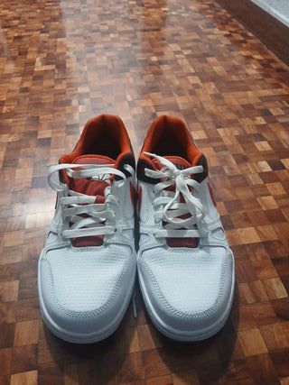 Zapatillas Nike Blancas y Rojas Poco Uso