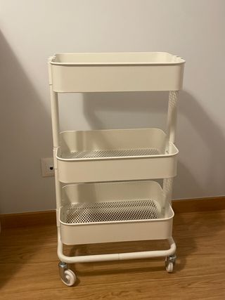 Carrito auxiliar de tres niveles de Ikea blanco 