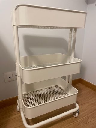 Carrito auxiliar de tres niveles de Ikea blanco 