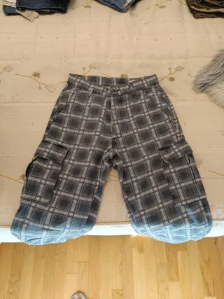 Pantalones cargo a cuadros grises