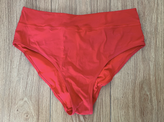 Bikini rojo con volantes H&M