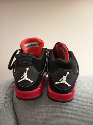 Zapatillas Jordan Niño Negras y Rojas