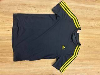 Camiseta Adidas Negra y Amarilla