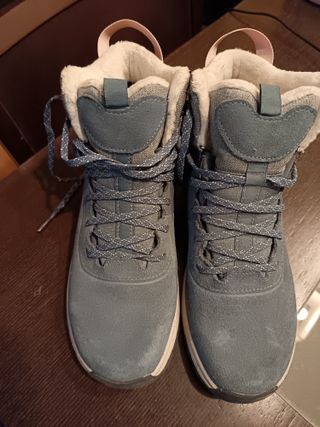 Botas Quechua impermeables azules y grises