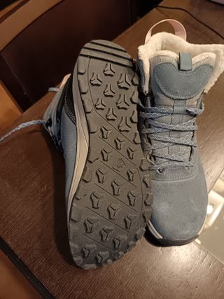 Botas Quechua impermeables azules y grises
