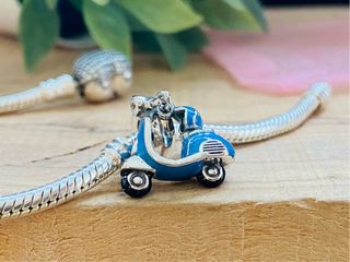 Charm Moto Vespa Azul - Plata