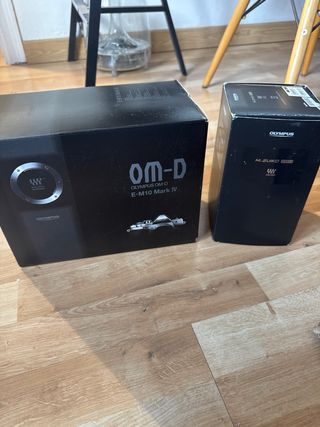 Cámara Olympus OM-D E-M10 Mark IV y obj Zuiko PRO