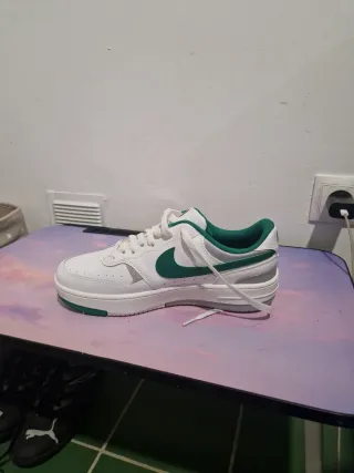 Zapatillas Nike Blancas y Verdes Talla 41 
