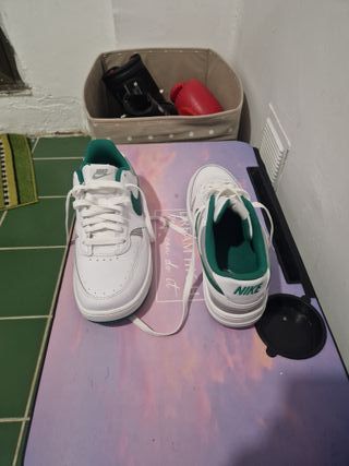 Zapatillas Nike Blancas y Verdes Talla 41 
