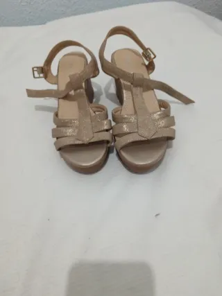 Sandalias doradas plataforma