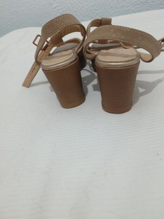 Sandalias doradas plataforma