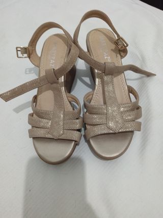 Sandalias doradas plataforma