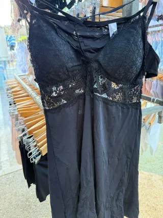 Camisón negro con tanga a juego