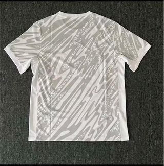 Camiseta fútbol gris y blanca estilo Brasil