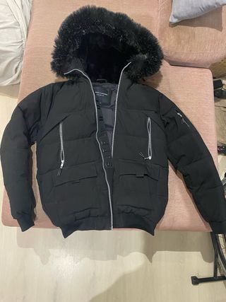Chaqueta Supply & Demand Negra con Capucha