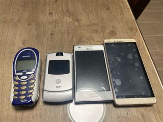 Lotto 4 telefoni: LG, Motorola, Siemens... 