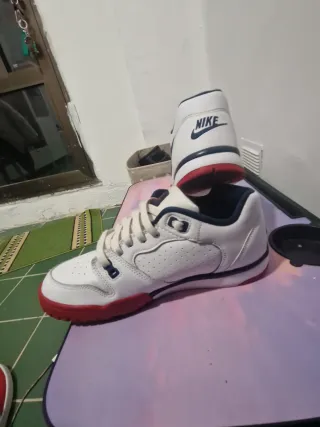 Zapatillas Nike Blancas y Rojas