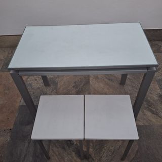 Mesa cocina abatible y 2 taburetes