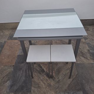 Mesa cocina abatible y 2 taburetes