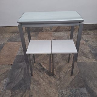 Mesa cocina abatible y 2 taburetes