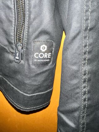 Cazadora CORE negra
