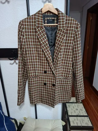 Blazer cuadros Bershka marrón y blanco
