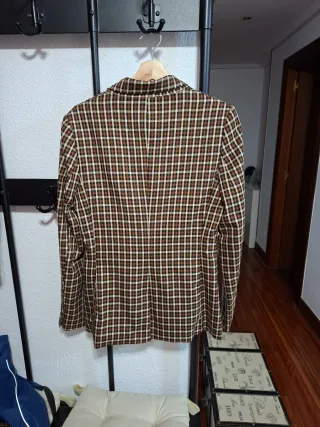 Blazer cuadros Bershka marrón y blanco