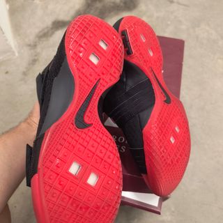 Zapatillas Nike Lebron Soldier 10 Negras Rojas.