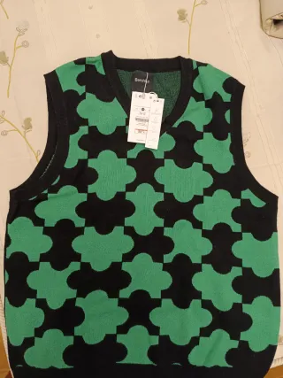 Chaleco Bershka verde y negro talla M