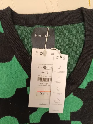 Chaleco Bershka verde y negro talla M