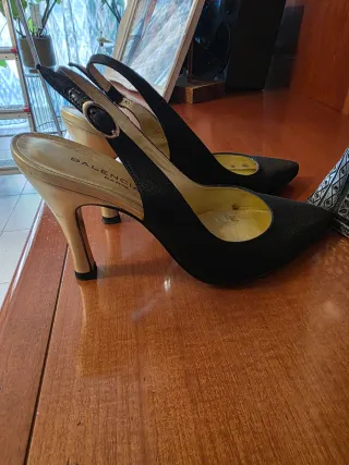 Zapatos de fiesta Balenciaga negros y dorados
